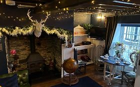 8 Opera Suites, Llangollen